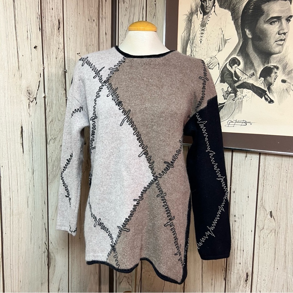 SOLD: Como Tricot Women’s Large Lambswool Blend Sweater - Picture 2 of 8